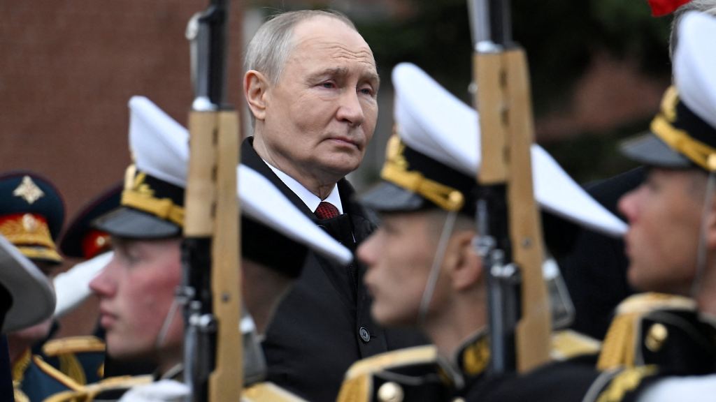 2026-05-09T090617Z_1671237536_RC2L5LAE69WS_RTRMADP_3_WW2-ANNIVERSARY-RUSSIA (1)